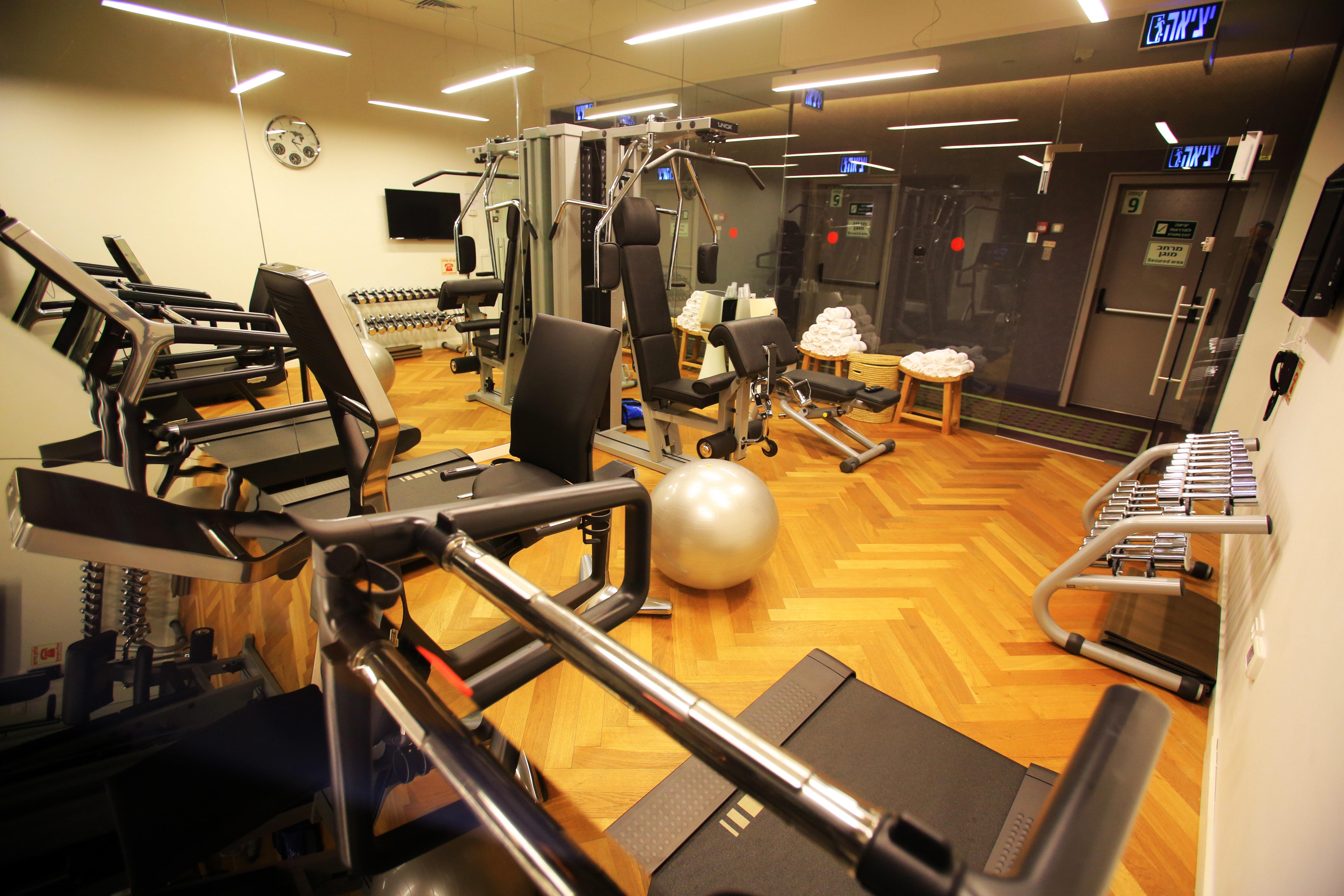 Hotel Indigo Tel Aviv - Diamond District By Ihg Giv'atayim Eksteriør bilde A gym in a hotel