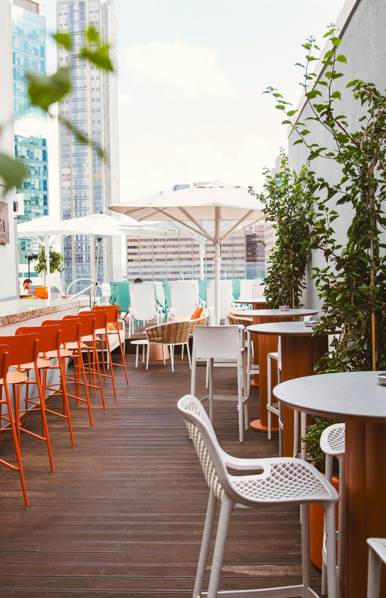 Hotel Indigo Tel Aviv - Diamond District By Ihg Giv'atayim Eksteriør bilde The rooftop bar at the hotel